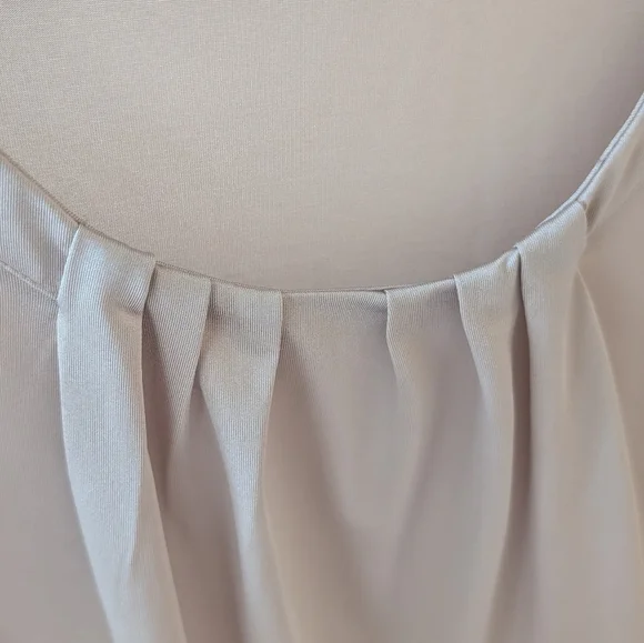 New York & Company Women's champagne color stretch short sleeve top. Size small - Picture 8 of 8